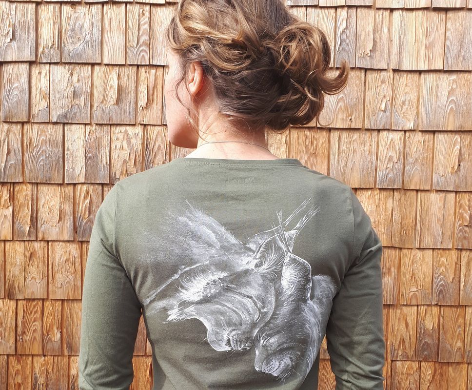 Lynx love handpainted M20 fairtrade organic long sleeve shirt M20 Lodjur Krlek handmlad ekologisk lngrmad Tshirt M20
