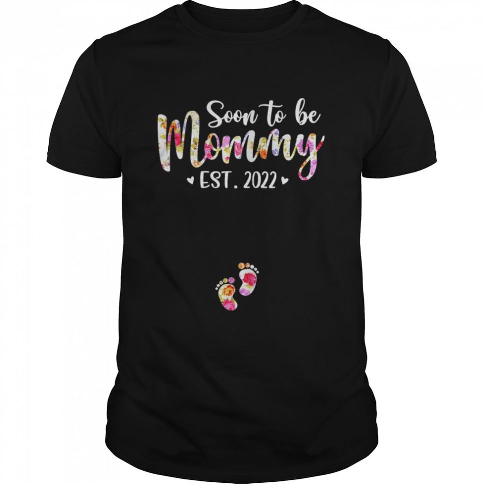 Soon to be mommy est 2022 pregnancy announcement shirt