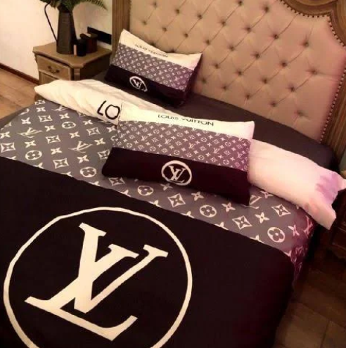 Best Louis Vuitton 3 Color Bedding Set