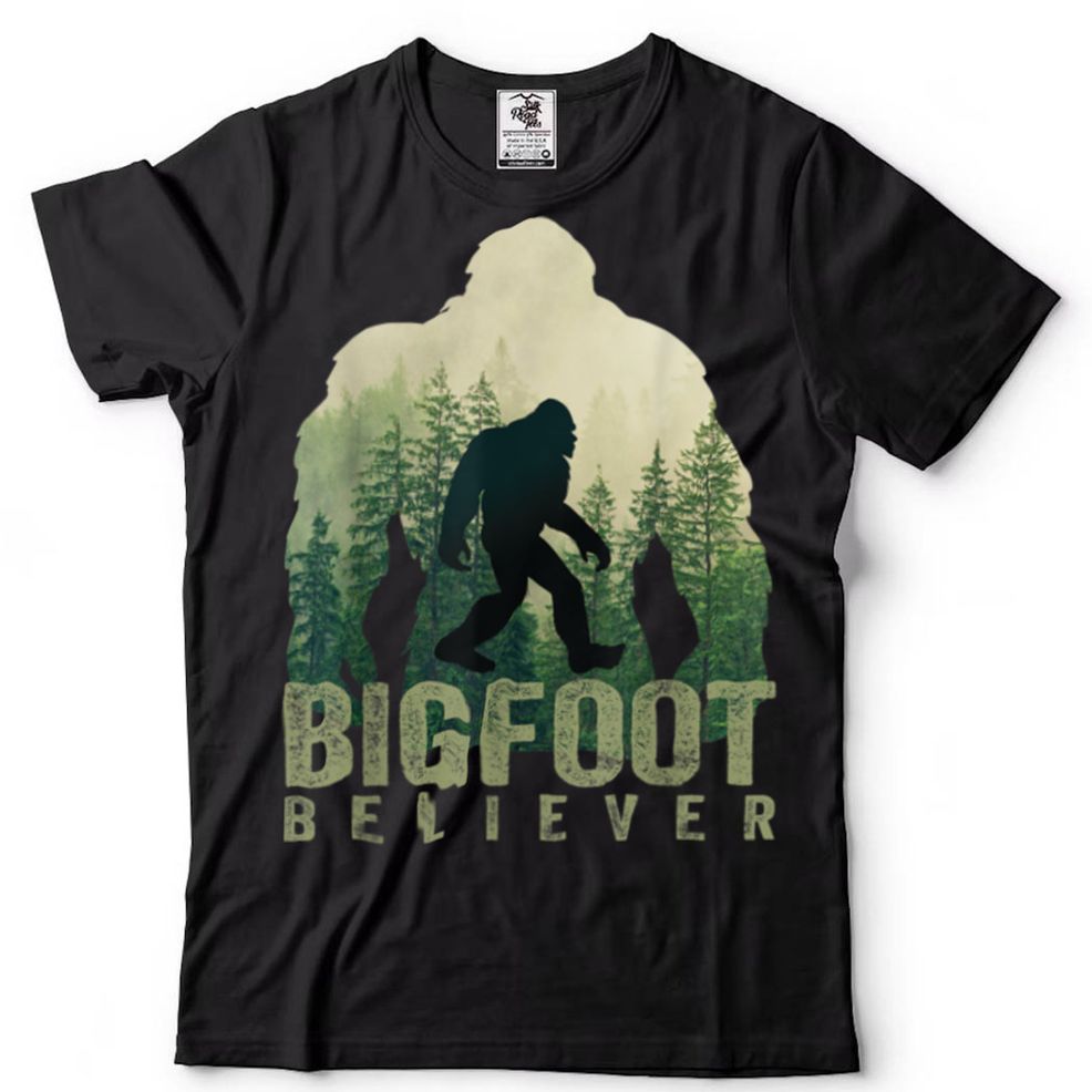 Funny Sasquatch Mountain Bigfoot Believers. T Shirt