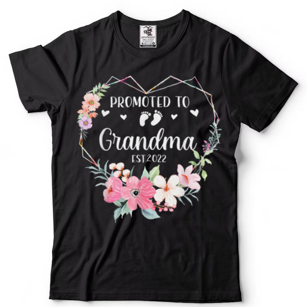 Promoted to Grandma Est 2022 Women Floral First Time Grandma T Shirt
