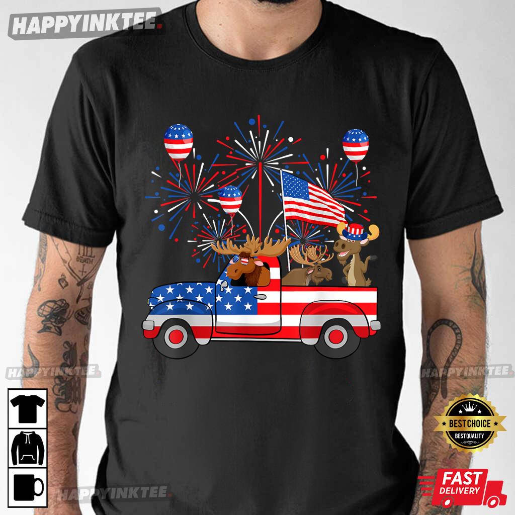 4th Of July Funny Moose Riding Red Truck USA Flag T-Shirt