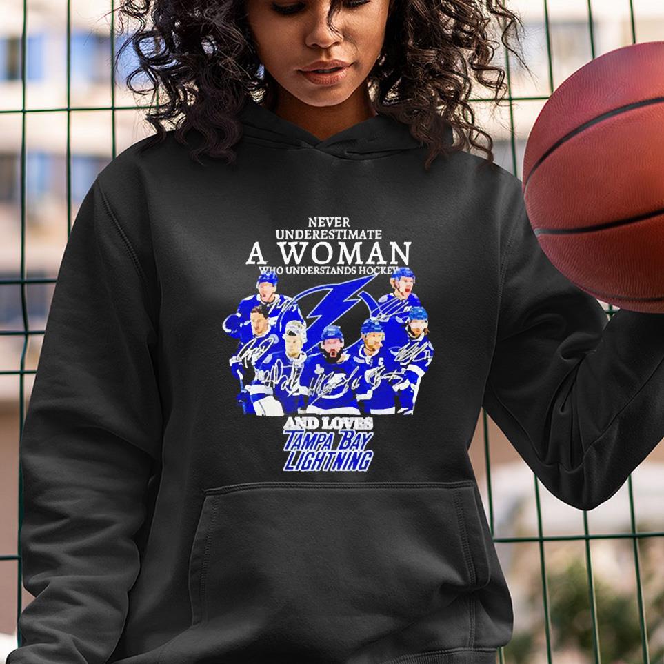 Never Underestimate A Woman Who Understands Hockey And Loves Tampa Bay Lightning Signatures 2022 Shirt