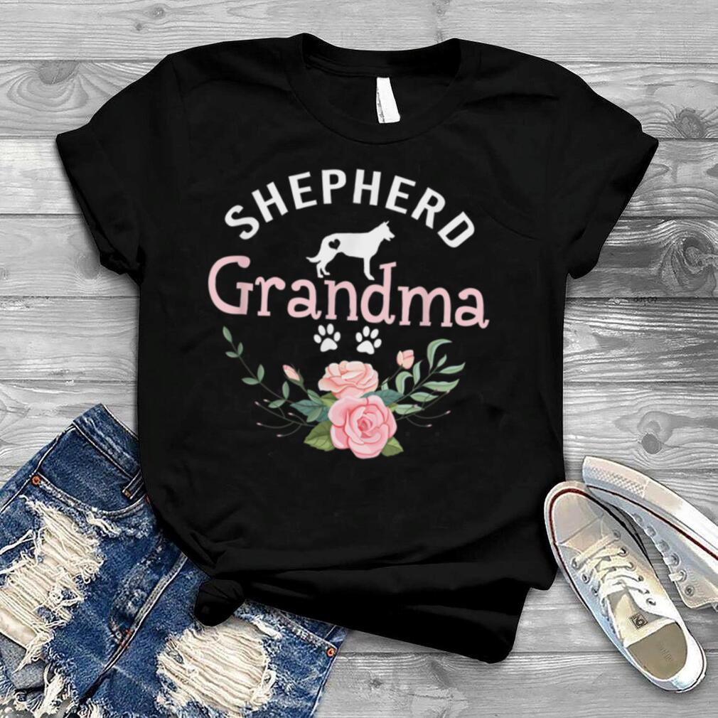 Shepherd Grandma Gifts Womens Cute Dog Pet Lover Christmas T Shirt