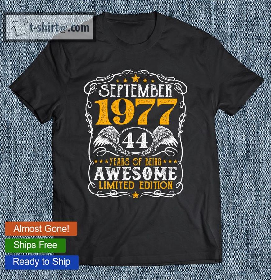 44 Years Old September 1977 Retro Awesome 44Th Birthday T-shirt