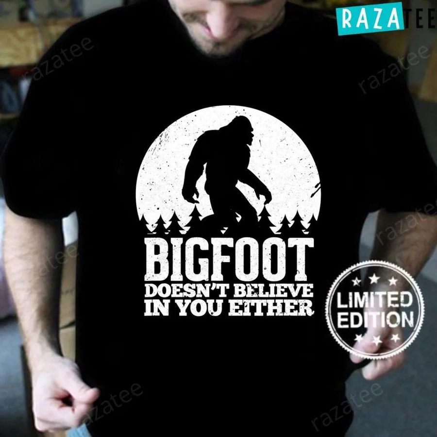 Bigfoot Doesnt Believe In You Either Sasquatch Gift T-Shirt