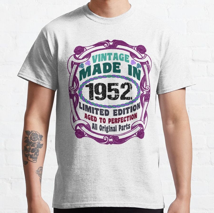 Born In 1952, Vintage 1952 Birthday Classic T-Shirt