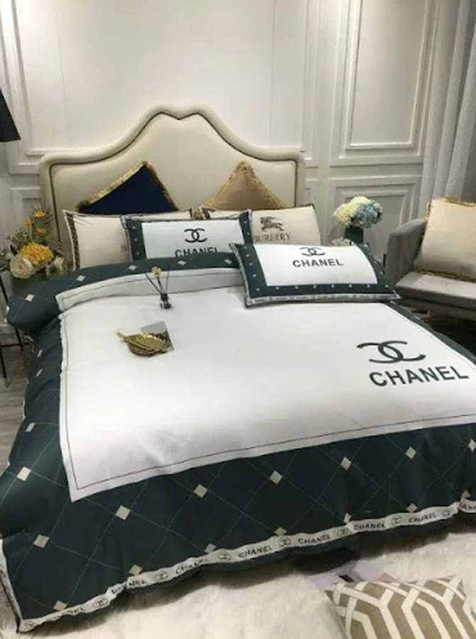  Chanel Basic White and Navy Bedding Set Queen.png 