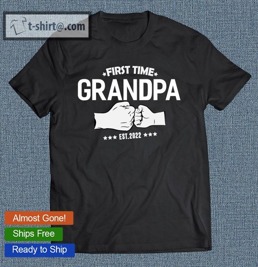 First Time Grandpa 2022 Baby Announcement Men T-shirt