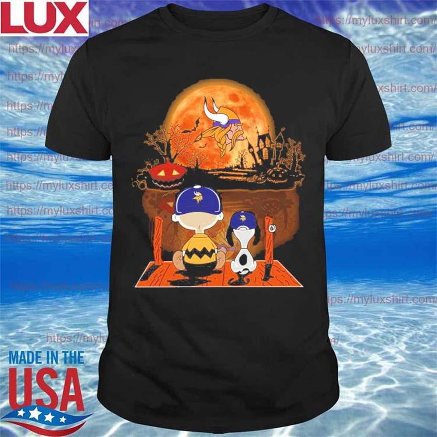 Official Charlie Brown And Snoopy Watching Minnesota Vikings Halloween 2022 shirt