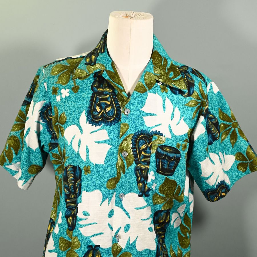 Hukilau Fashion Vintage 60s Hawaiian Shirt, Barkcloth Loop Collar Aloha Shirt
