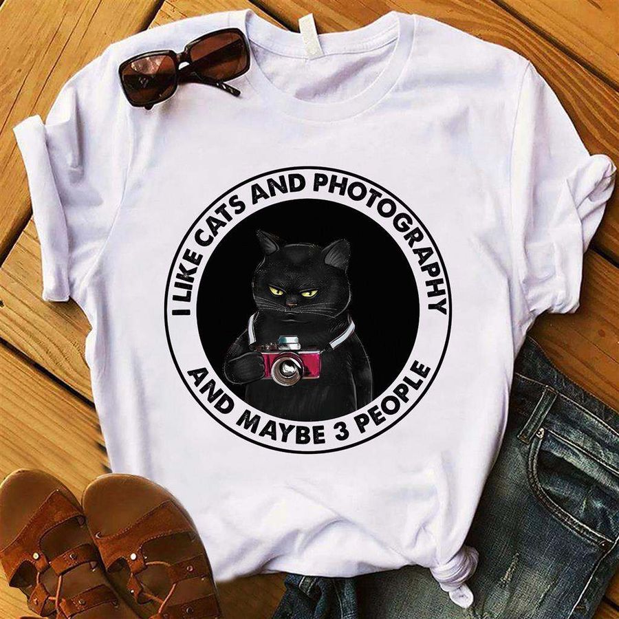 I like cats and photography and maybe 3 people – cat photographer