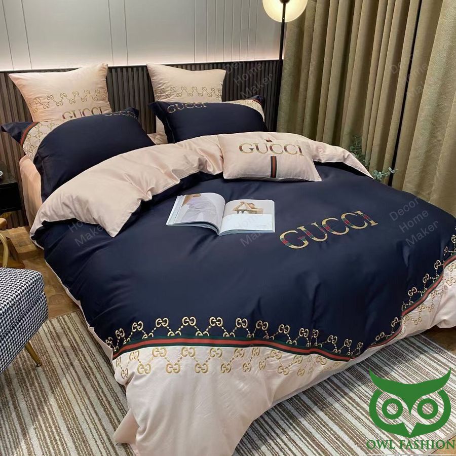 Luxury Gucci Black and Beige Color with Pattern like Golden Chains Bedding Set