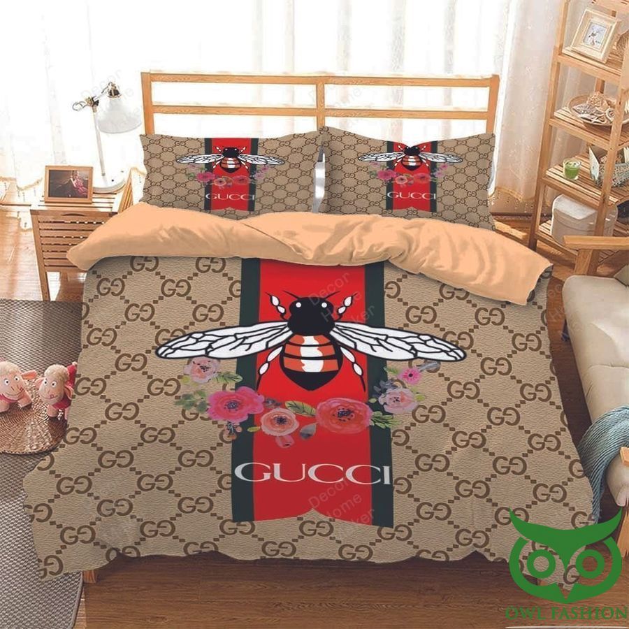 Luxury Gucci Monogram Pattern with Fly and Flower Center Bedding Set