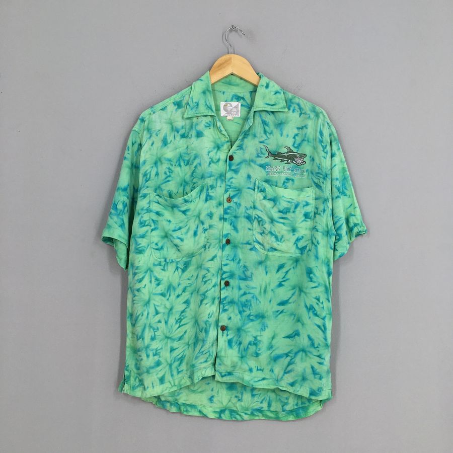 Vintage 80's Hawaiian Beach Rayon Shirt Medium Honolulu Tropical Floral Shark Rey Alley Hawaii Ukelele Aloha Buttondown Oxfords Size M