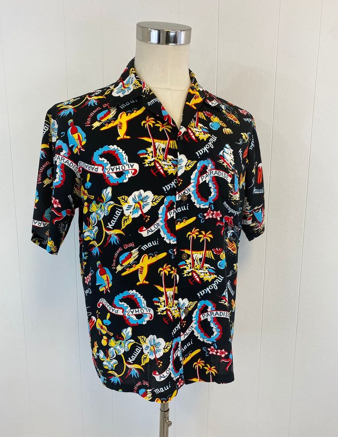 Vintage Retro Hawaiian Shirt  80s Men's Button Down Shirt  Hawaiian Classic  Men's Medium to Large