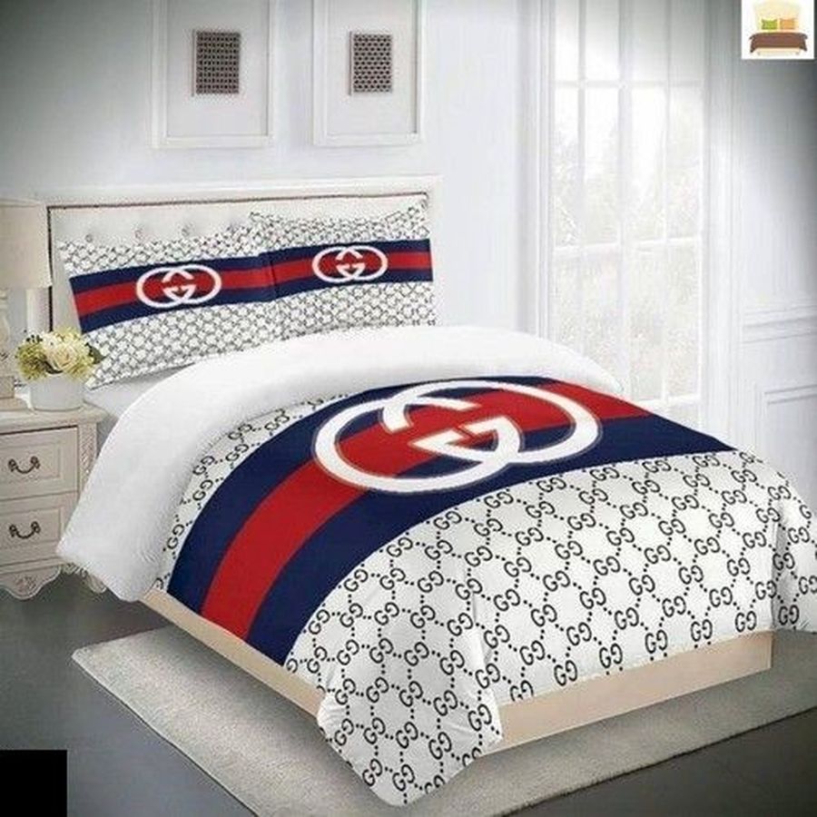 Best Gucci Big Logo In White Monogram Background Bedroom Set (Copy)
