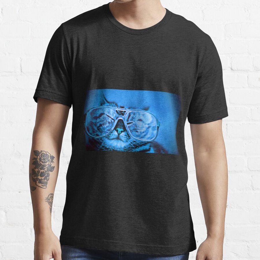 Blue cat Essential T-Shirt