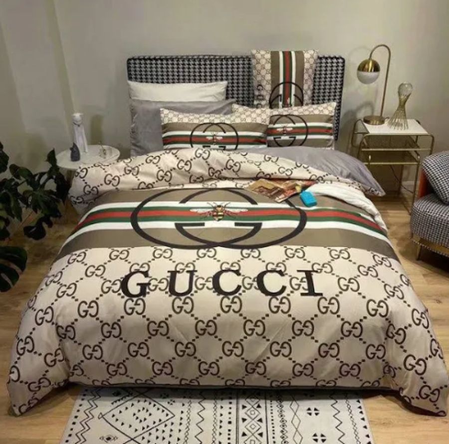 Gucci Bee Big Logo In Monogram Background With Stripe Duvet Cover Set