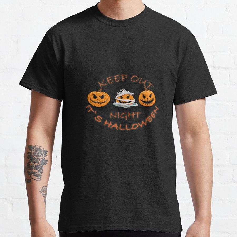 keep out it`s Halloween night Classic T-Shirt